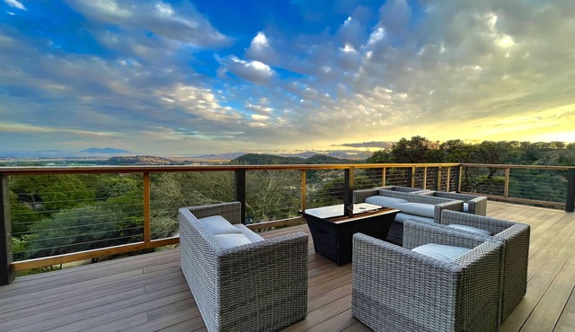 Custom Home! Gorgeous VIEWS! Wine Country, near Napa!