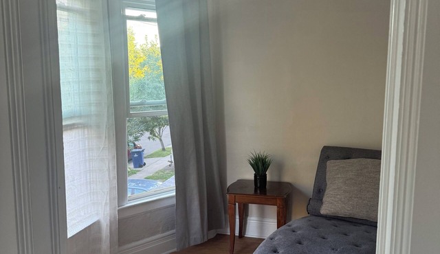 Cute 3BR Upper Unit Home in South Buffalo near downtown