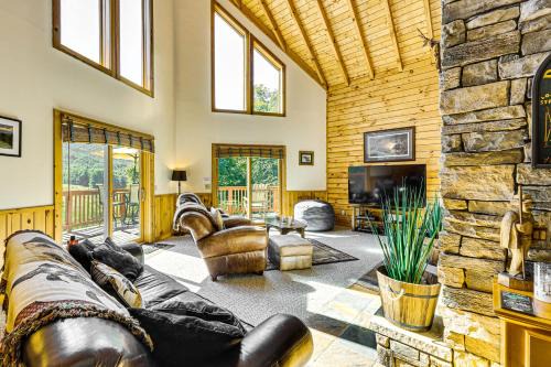 Deck & Mtn Views: Log Cabin By Snowshoe Mountain!