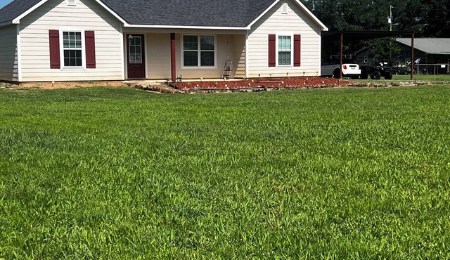 Delightful 3-bedroom cottage with plenty of amenities.