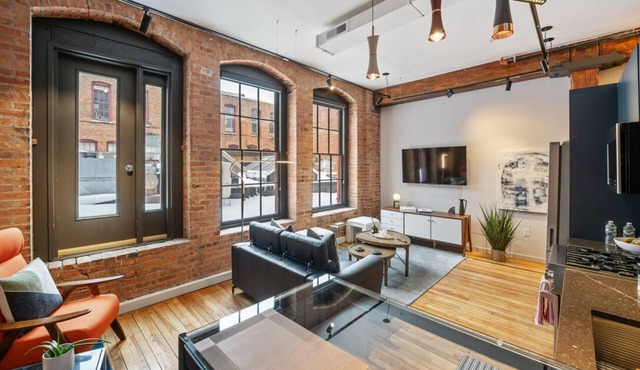 Designer's Best 2BR, 2BA Loft - Prime Armory Square Location Downtown Syracuse