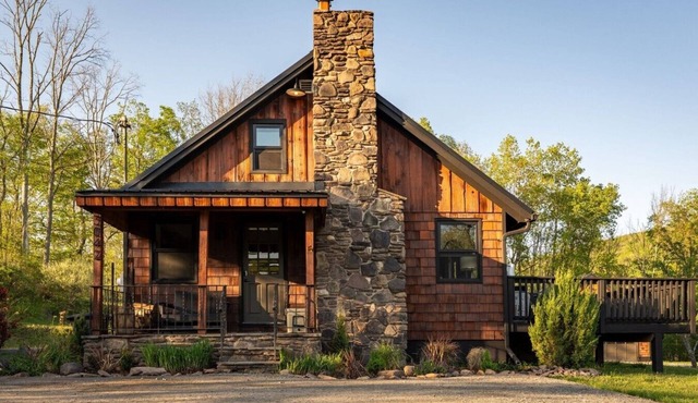 Destino Catskills Cottage | Hot tub & Fireplace