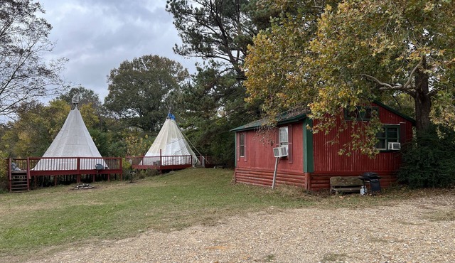 Diamond Glamping - Main Log House in Murfreesboro