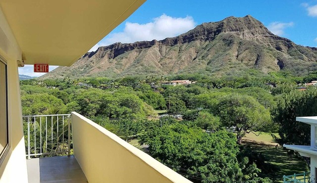 Diamond Head Beach - Large Studio - Queen Bed, Balcony, Ocean View, Ocean Access