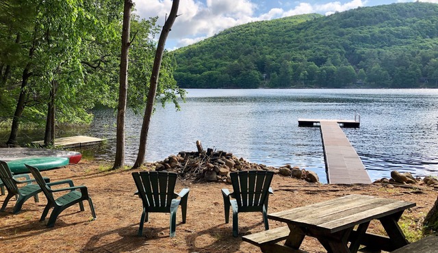 Direct lakefront on quiet dead end road!