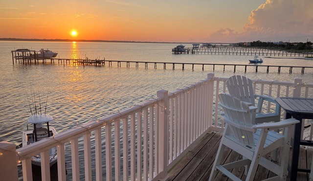 Directly on the water, great sunrise and sunset.50% off monthly rate fall/winter
