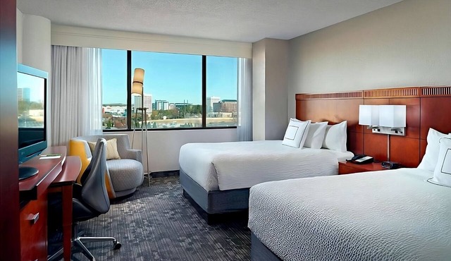 Discover Atlanta's Cumberland Area in Comfort w/Paws Welcome & Pool Available!
