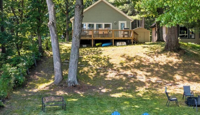 Dog-Friendly Idyllic Lakefront Home in Pullman