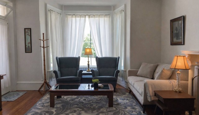 Dolores’ Quarters — Spacious 2‑Story Private Suite in Central Lehighton