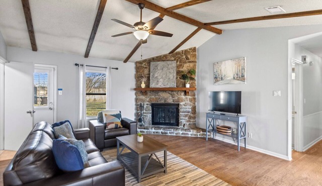 Double Diamond Rentals - Cozy Home for Travelers