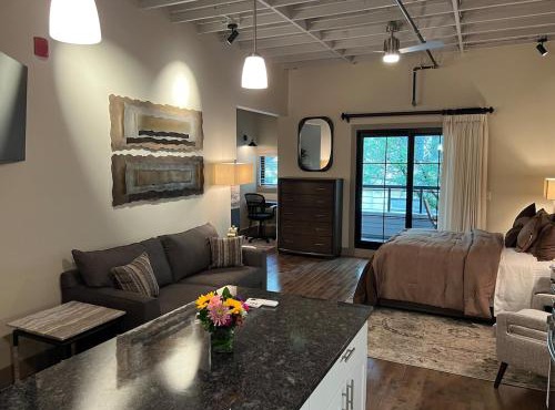 Downtown Suite with Balcony