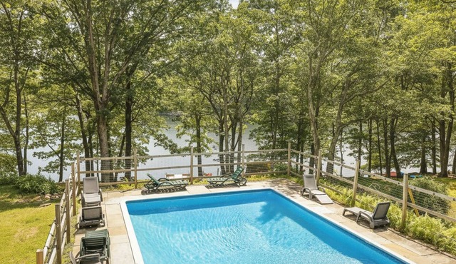 Eagle Lake Getaway: Pool, Hot Tub, Games & Firepit Ping Pong, Foosball