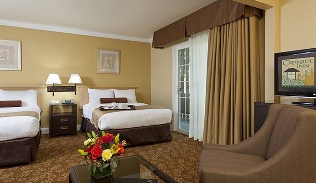 Eco-Friendly Unit with Outdoor Heated Pool, Free Breakfast & Parking