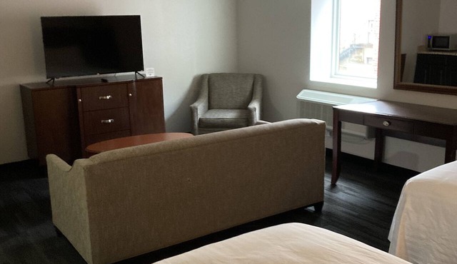 Elker Inn & Suites