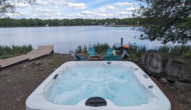 Enjoyyourstay Lakefront, Gorgeous Views Hot Tub Firepit AC Kayaks Paddle board