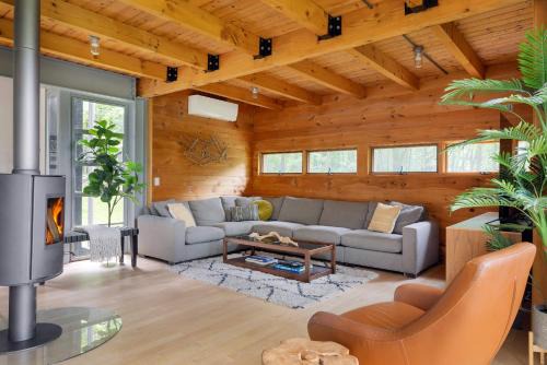 Epic architectural masterpiece views & hot tub