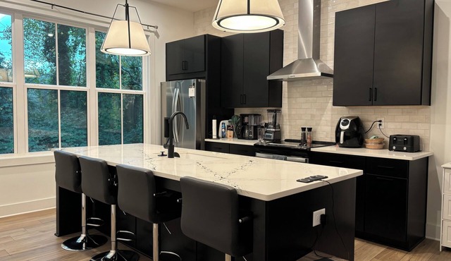 Executive level Grant Park, Chosewood Park, Atlanta 3 Story Townhome w/Garage