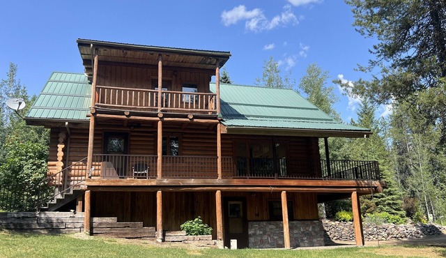 Expansive Log Home Lodge with Resort Amenities