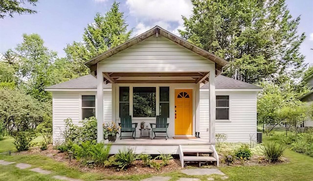 Explore Livingston Manor-Hiking-Relaxing-Firepit-Dining