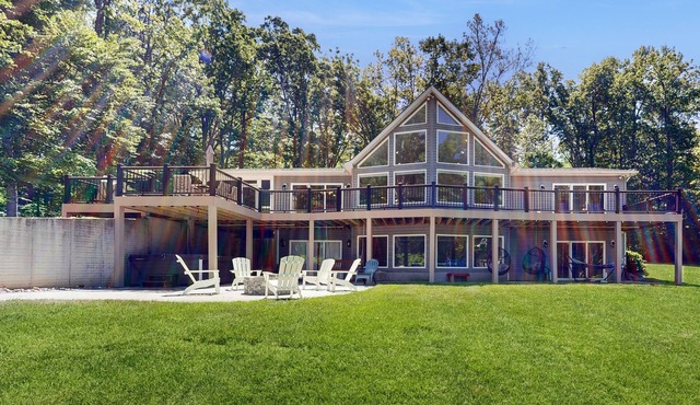 Exquisite dog-friendly home with kayaks, pool table, hot tub, & washer/dryer in Bumpass