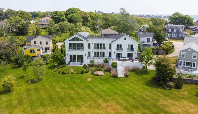 Exquisite Waterfront Retreat - Lindsay in Biddeford