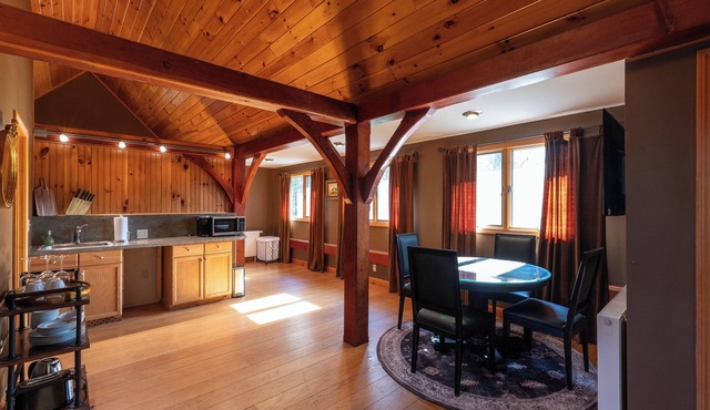 Extra large, quiet retreat with space for extended family, events - indoor pool