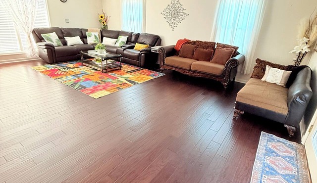 Family Home, 5BR,Hot Tub, 4 minutes to Hersheypark