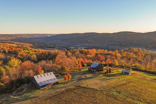 Fawn Crest -Timber Frame Retreat, Firepit, 20 acre