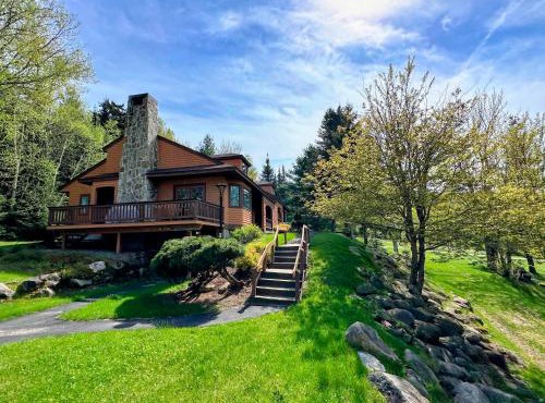 FC39 Entry level Bretton Woods Cottage on beginner ski trail