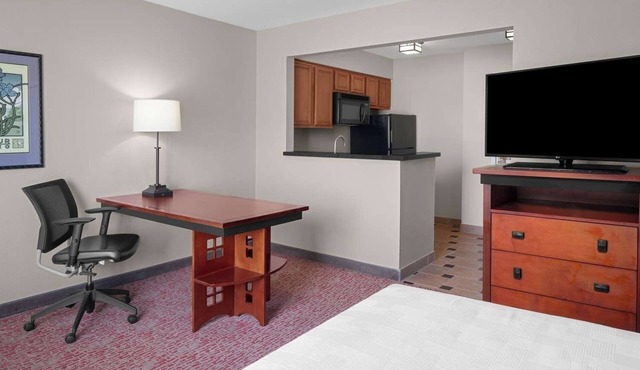 Feel at Home! Full Kitchen, Pets Are Welcome!