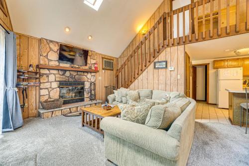 Fire Pit & Games! Prow Chalet; Mins to Lake Wally!