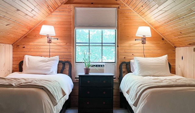 Firefly Cottage - 11 acres & 3 miles to Kyle's Landing - Buffalo River