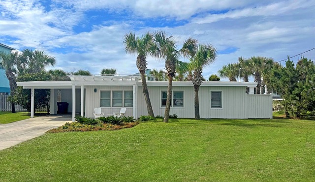 Floridays Beach Bungalow | Steps to Beach | Rooftop Deck | Pet Friendly