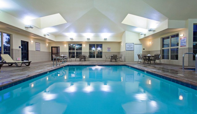Free Breakfast. Pool & Hot Tub. King Suite Near Wine Country!
