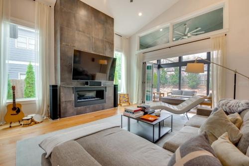 Game Room + Bar: Luxe Group Getaway in Atlanta