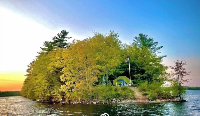 Glamping Lakefront Island Retreat w/Kayak & Pet-Friendly