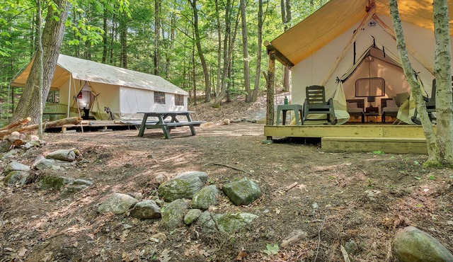 Glamping Tent/ electricity/ on stream