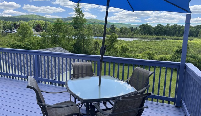 Goose Pond Two less than 1 mile from ASV, Immaculate 2nd floor apartment