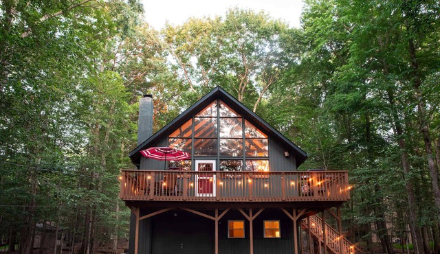 Gorgeous Chalet in the Poconos with Hot Tub, Fire Pit and BBQ!
