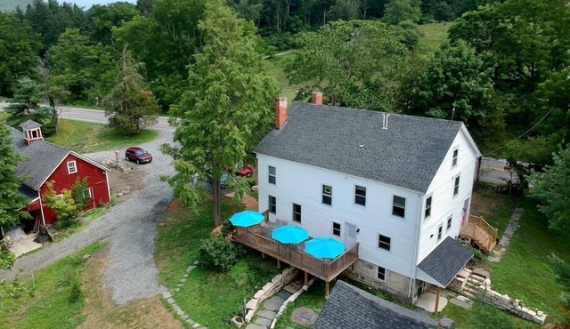 Great country getaway by Everything Warwick has to offer!