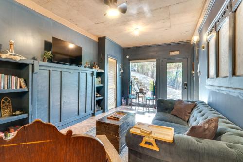 Grill & Rooftop Deck: Cozy Hideaway in Garfield
