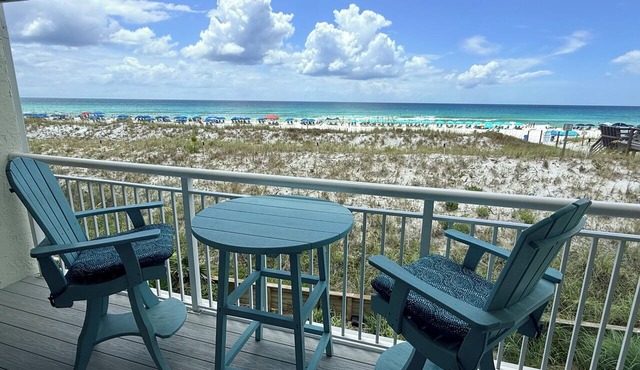 GULF FRONT CONDO WITH BEACH SERVICE AND GORGEOUS VIEW OPENINGS AUGUST - OCTOBER