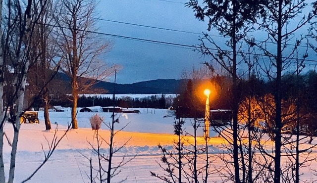 H & M Rentals Winter gem with a view, Snowmobilers welcome! Sleeps up to 4