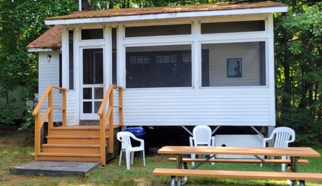 Hemlock Cottage-Private Beach-Pets Welcome - Round Table Lodge, Sebago, Maine