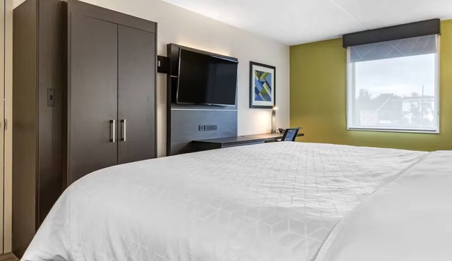 Hersheypark King Room Breakfast and Gym