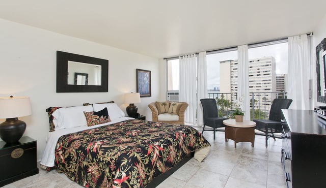 〽High Floor〰Ocean-View〰Queen-Bed〰Studio w/Kitchenette, Very Quiet Building
