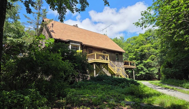 Highlands Hideaway - Secluded 4BR Forest Gem