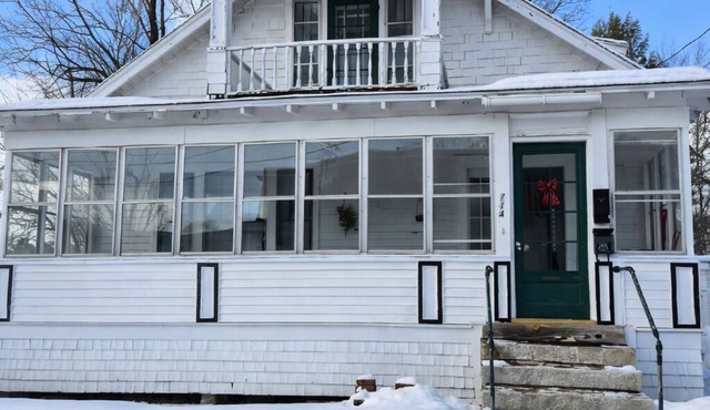 Hilltop in Rumford, Spacious and Spotless. Pet friendly