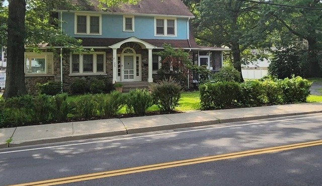 Historic home at West Point on Main Street. 1 mile from Thayer Gate!