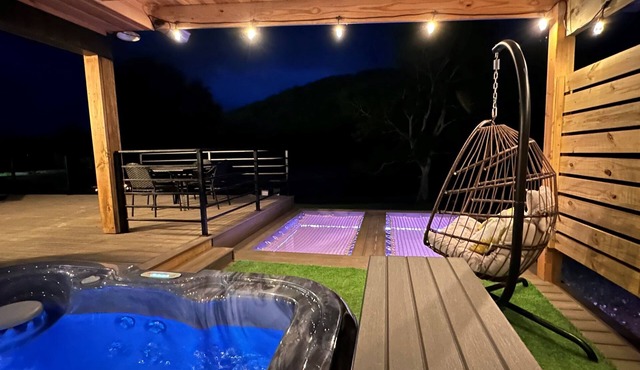 HoneyBee: Waterfront + Mountain View + FirePit